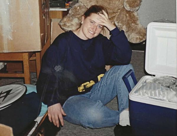 Birgit Gosejacob arriving in Germany 1992: sitting on the floor between boxes, holding her head